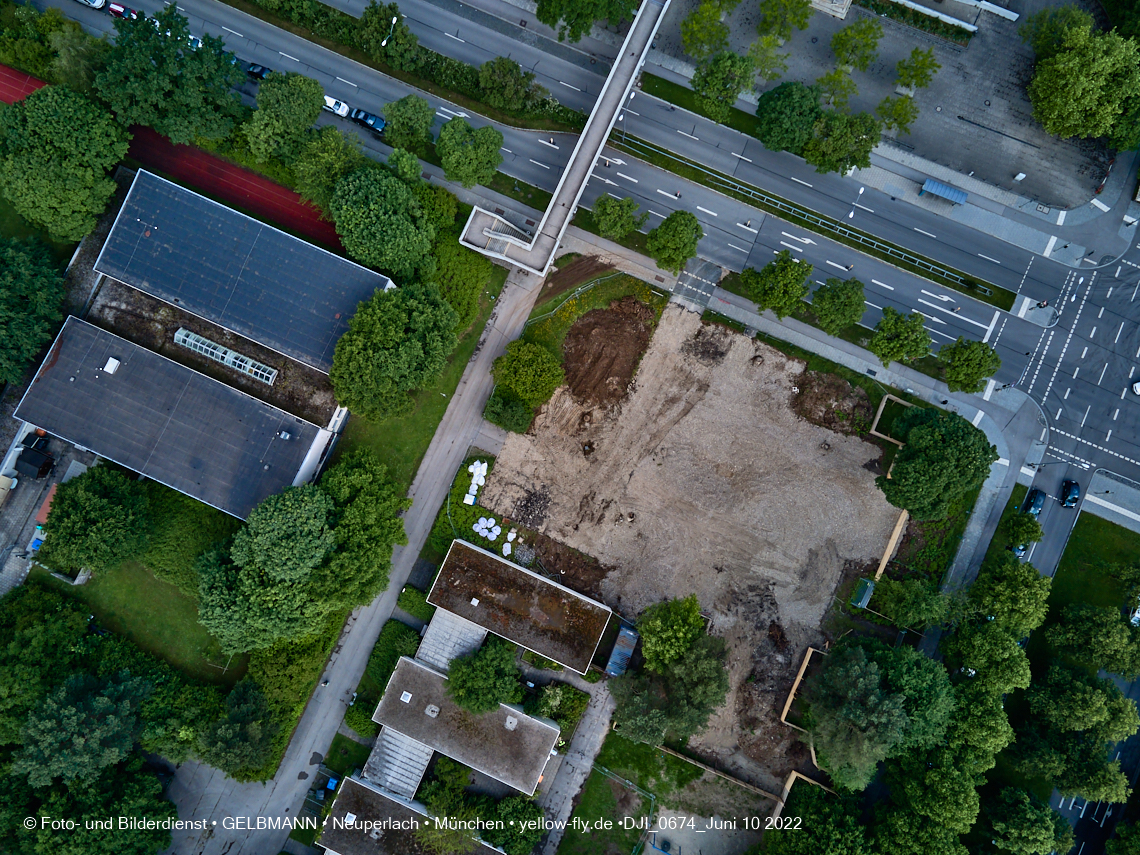 10.06.2022 - Luftbilder von der Baustelle Haus für Kinder in Neuperlach